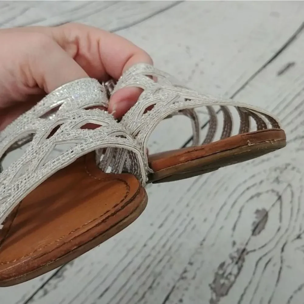 Wonder Nation Silver‎ Glitter Sandals